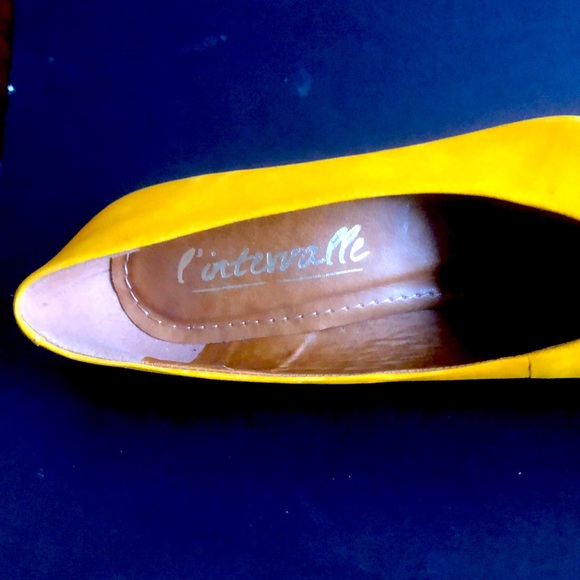 L’Intervalle Gold faux suede gold block heals. Size 5. - Picture 5 of 14